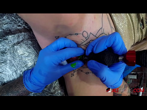 ❤️ Extreem getatoeëerde hottie Sully Savage kreeg een tatoeage op haar clitoris ❤❌ Fuck video at nl.battlepass-bonuse.ru ﹏